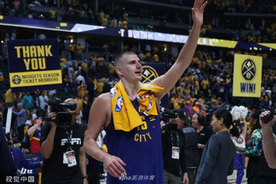 篮球湖人主帅公开力挺球队核心：不可动摇（湖人主帅公开声援核心球员：地位不可撼动）