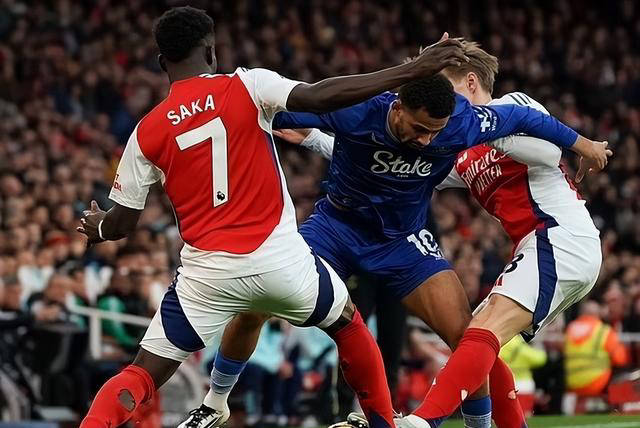 世纪级对决，两大球王又碰头（巅峰对决：两大球王再度相逢）