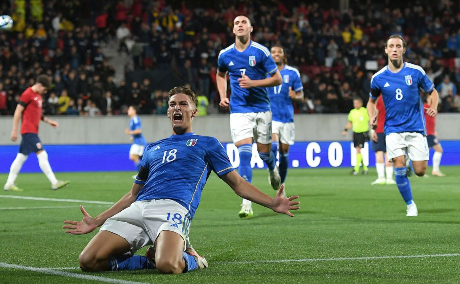 贝恩谈拿球砸阿努诺比：当时认为是合理动作，没恶意犯规意思（贝恩谈掷球击中阿努诺比：称当时判断为合理动作，并非恶意犯规）