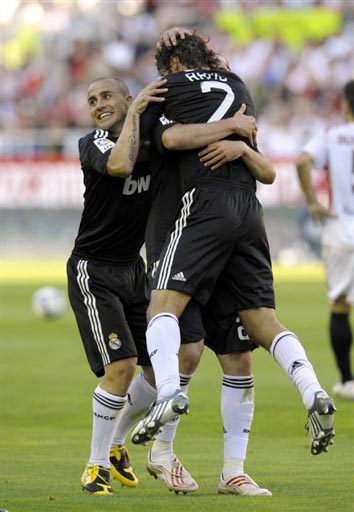 NBA球员交易及赛季影响分析（NBA球员交易对赛季格局的影响解析）