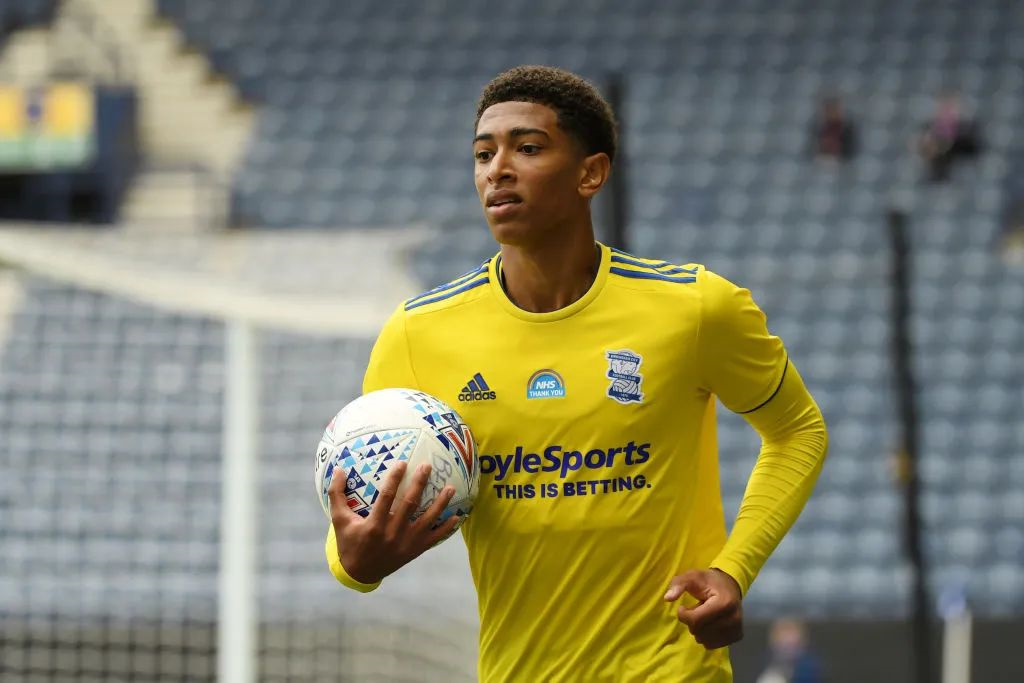 国乒8-2法国！混双+女单+男双全压制，梁靖崑领先被逆转该反思！