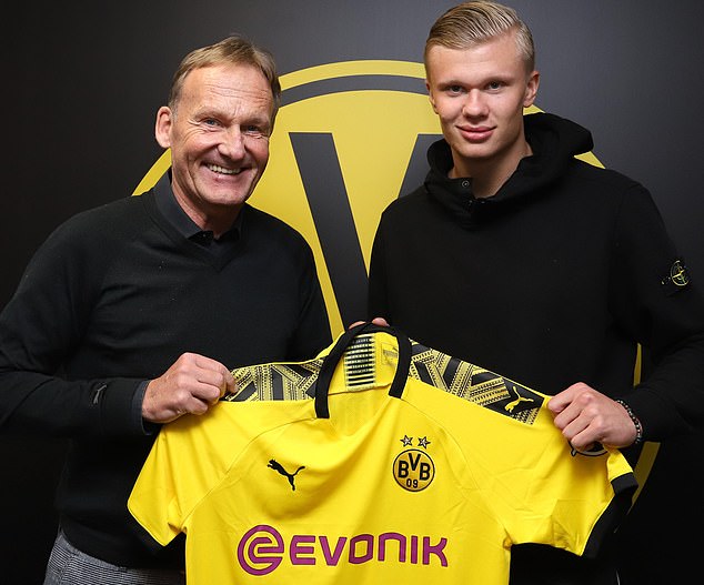 前申花外援金信煜严重违反纪律准则，被港超杰志提前解约（港超杰志以严重违纪为由，提前终止与前申花外援金信煜的合同）