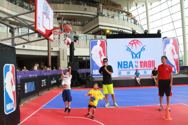 博主：客战广岛三箭申花远征军约300人，而且带着鼓（博主：申花客场挑战广岛三箭，约300名远征军随队携鼓助威）