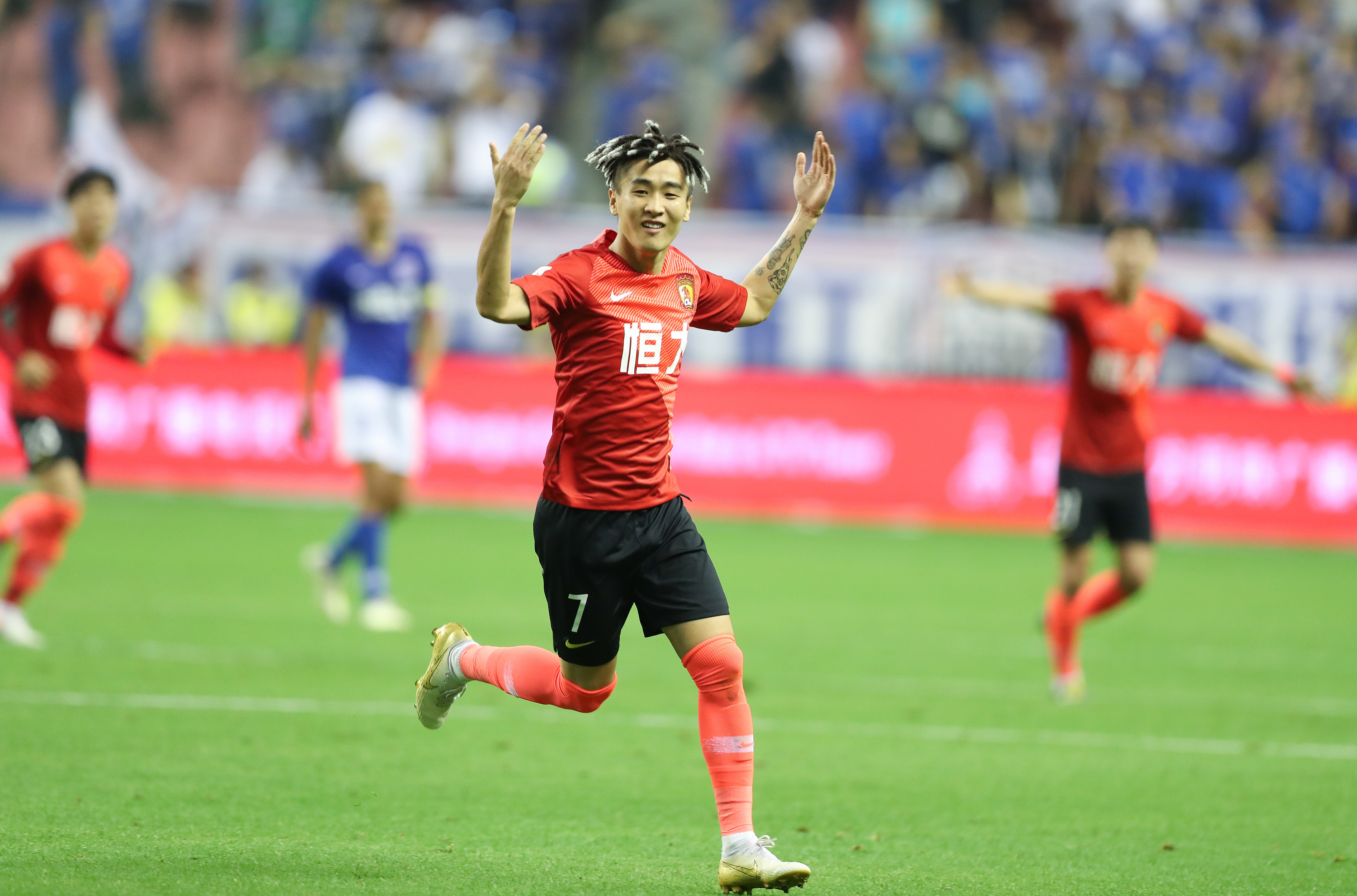 天降神兵，埃斯皮诺替补登场后即在底线附近攻入神仙球制胜（神奇替补埃斯皮诺底线附近一脚神仙球锁定胜局）