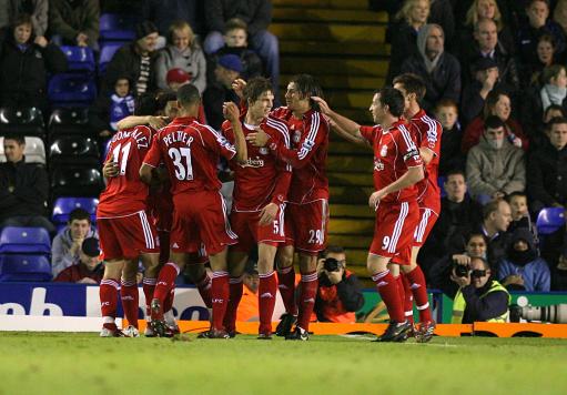 桑托斯3-0克鲁塞罗成功保级，塔西亚诺双响，若昂-施密特破门（桑托斯3比0完胜克鲁塞罗完成保级，塔西亚诺梅开二度，若昂-施密特建功）