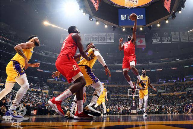 徐正源刚跟蓉城续约，就钦点斯坦丘和巴尔加斯转会入队，引发热议（续约刚落定，徐正源即点名引援斯坦丘、巴尔加斯，掀起热议）