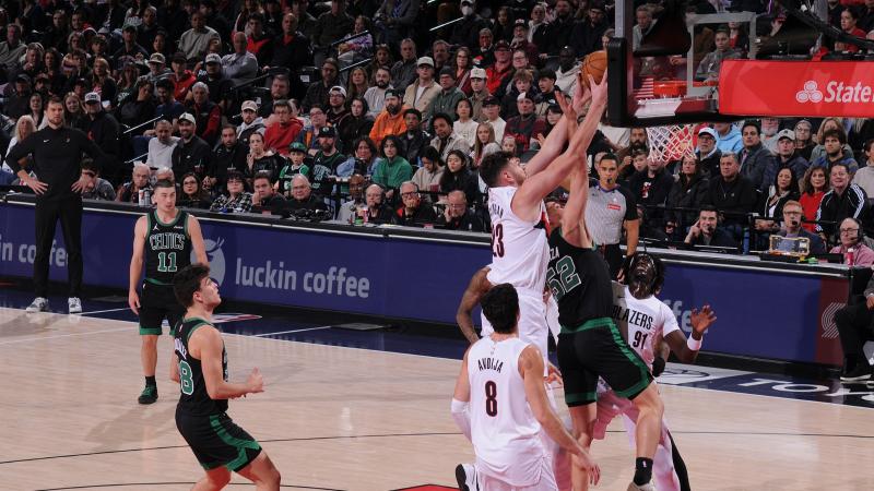 新鹏城vs成都：三外援PK四外援，韦世豪、杨明洋出战（新鹏城对阵成都：三外援迎四外援，韦世豪与杨明洋登场）