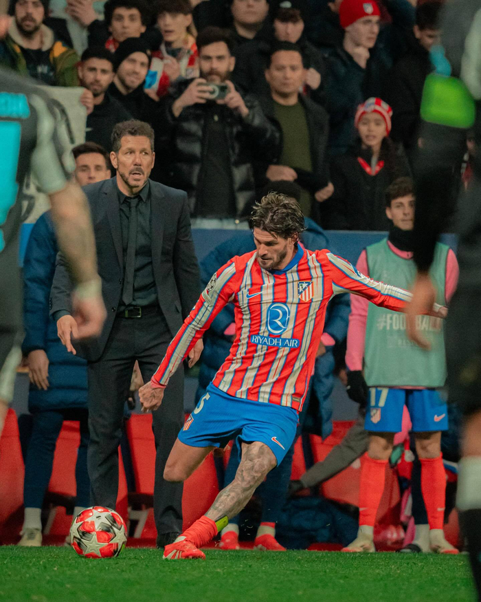 莱万：我们踢得有点松懈，我很久没有在这么差的场地踢球了（莱万直言球队略显松懈：许久未在如此糟糕的场地比赛）