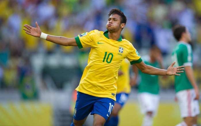 史上最佳球员？埃弗拉：每个人都有偏好，我选择C罗而非梅西（埃弗拉谈GOAT之争：各有所爱，我投C罗一票）