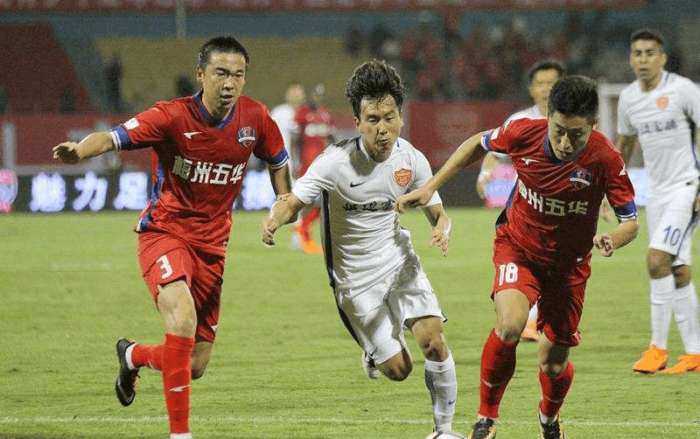 北京时间12月10日凌晨04：00，2025／26赛季欧冠联赛阶段第六轮的一场关键对决将在诺坎普球场上演。（北京时间12月10日04：00，2025／26赛季欧冠第六轮焦点战将在诺坎普打响）