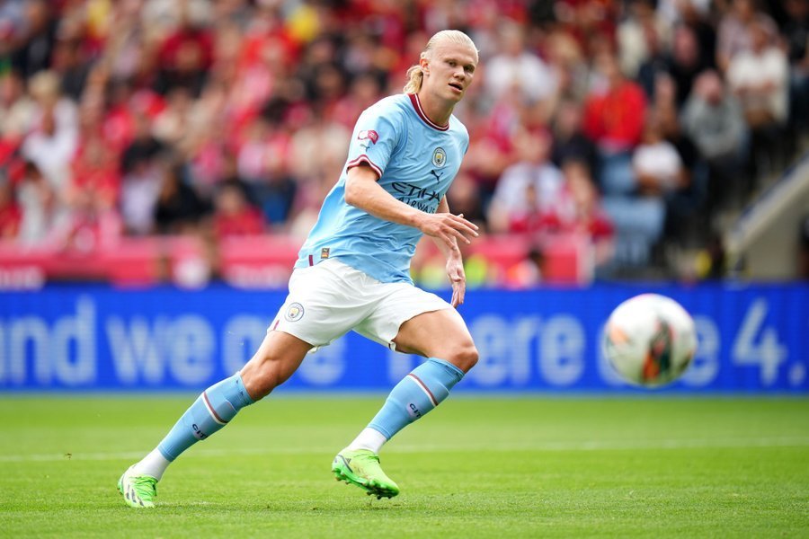 老友相见！麦克阿瑟双边卫重回墨尔本，今日将战旧主（旧地重游：麦克阿瑟边卫重返墨尔本，今日迎战前东家）